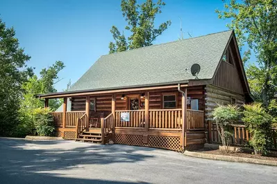 Bearly Behavin Cabin Rental