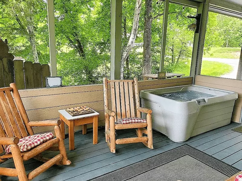 Heart of Pigeon Forge * Hot Tub * Mountain Views * LARGE Fenced yard & Pet Friendly!