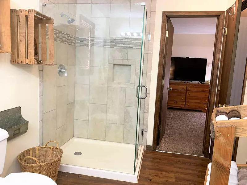 Heart of Pigeon Forge * Hot Tub * Mountain Views * LARGE Fenced yard & Pet Friendly!