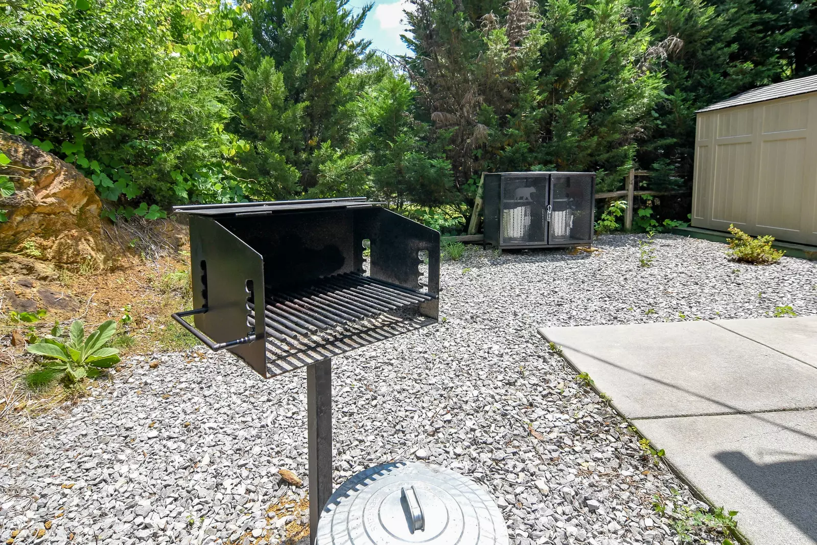 Easy Livin' - 2 Bedroom Log Cabin with Hot Tub and Fire Pit
