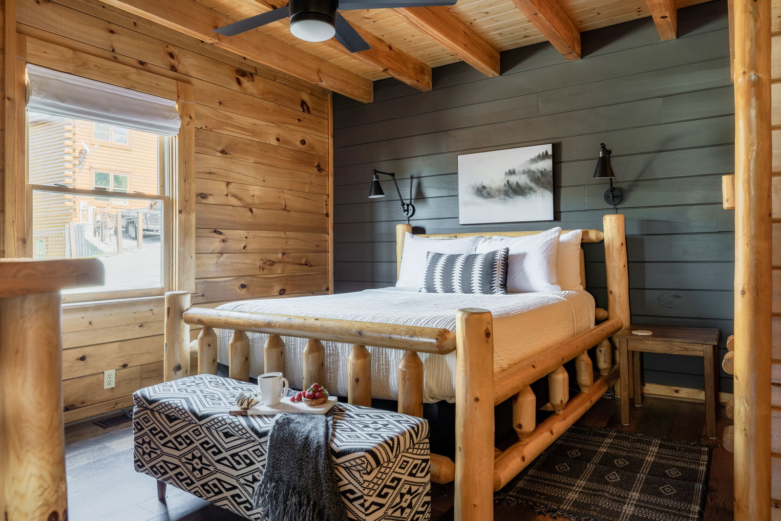 Queen bed room