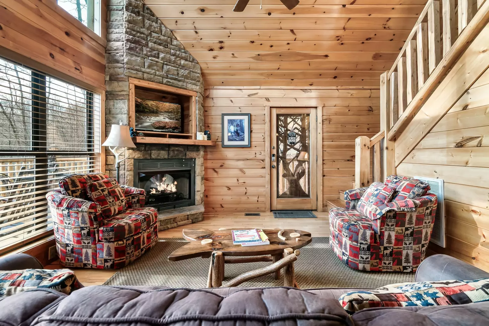 Living area with electric fireplace