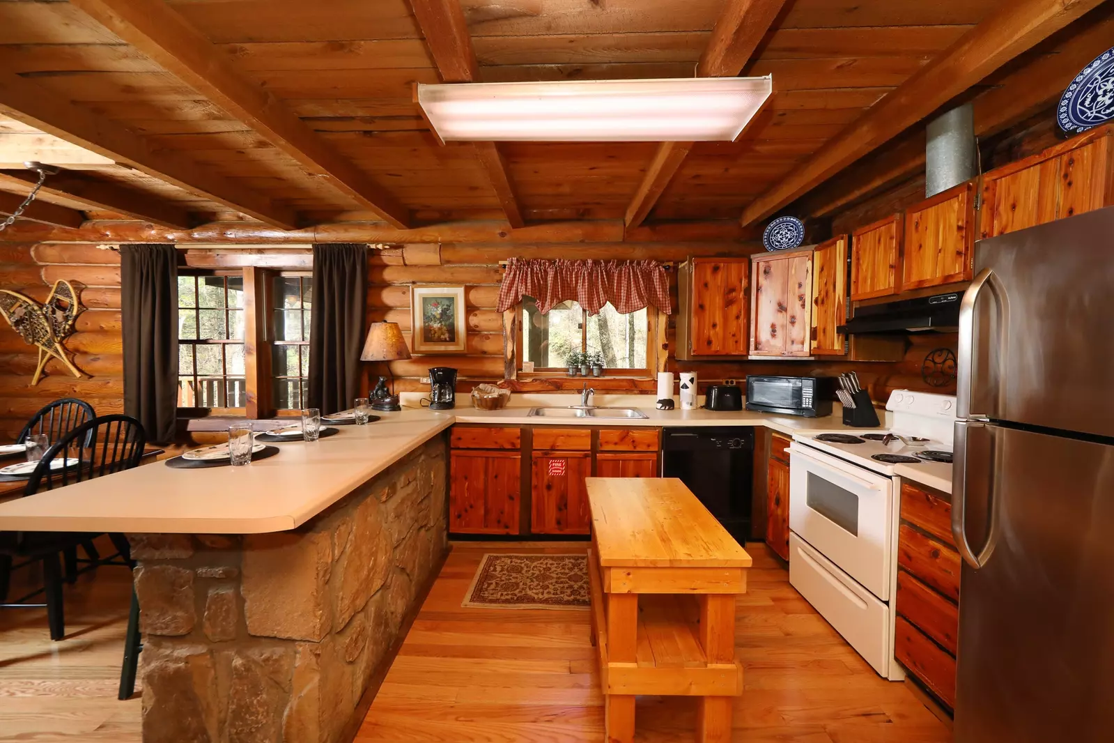 Lodge Between the Streams