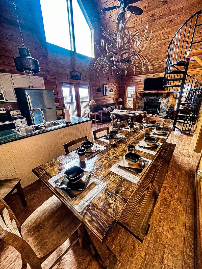 Dining for 8