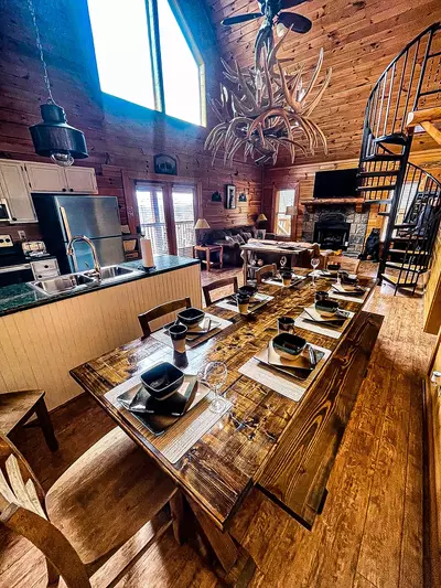 Dining for 8
