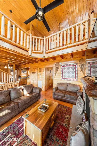Living area, 2nd floor bed and loft area