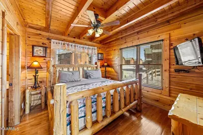 1st floor King bedroom