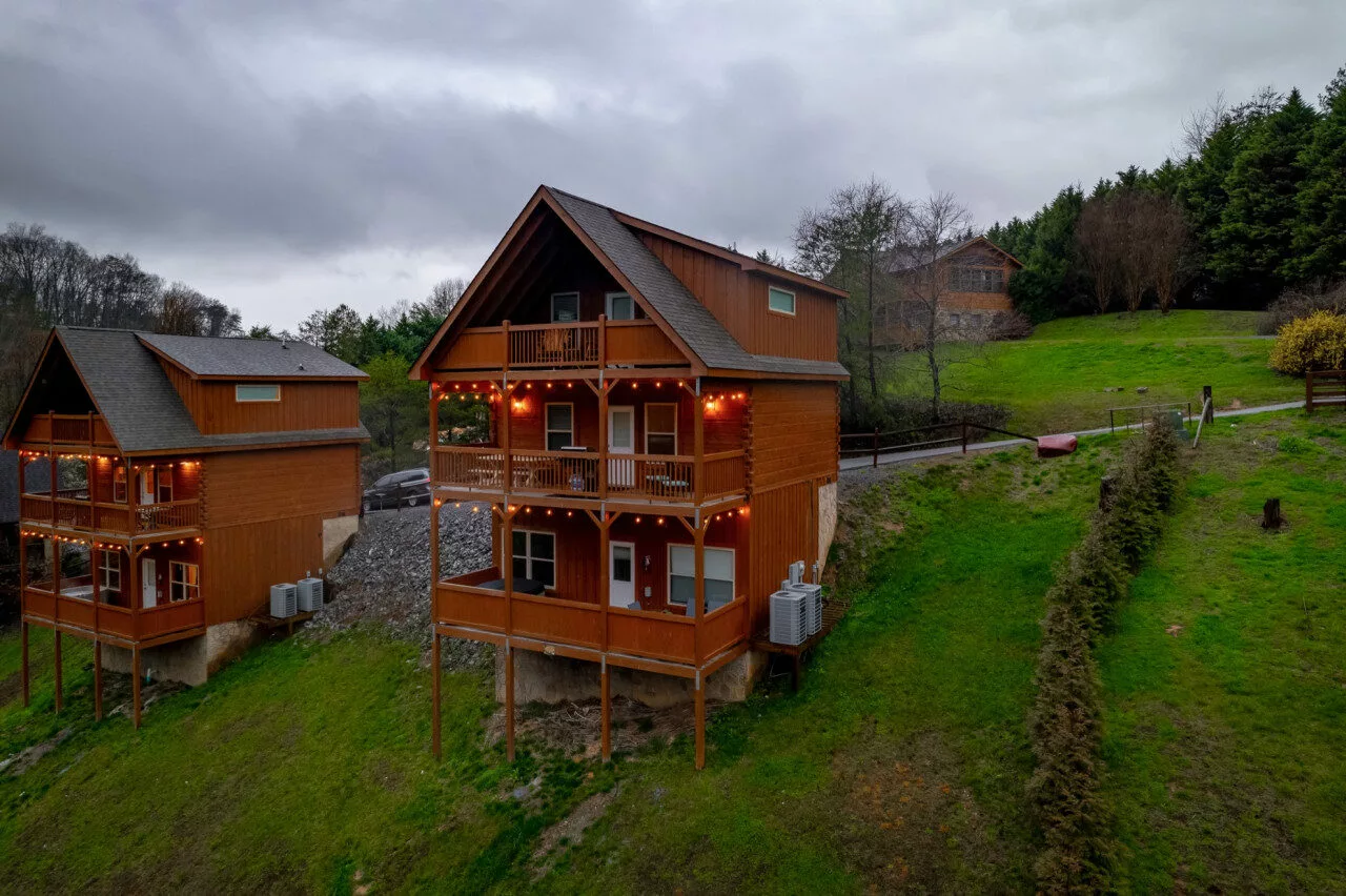 Rustic Mountain Retreat by Ghosal Luxury Lodging