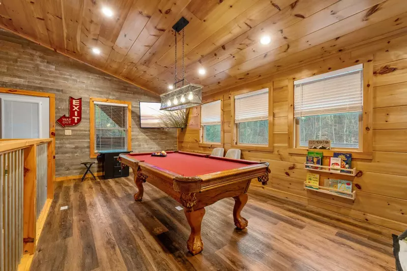 Rustic Mountain Retreat by Ghosal Luxury Lodging