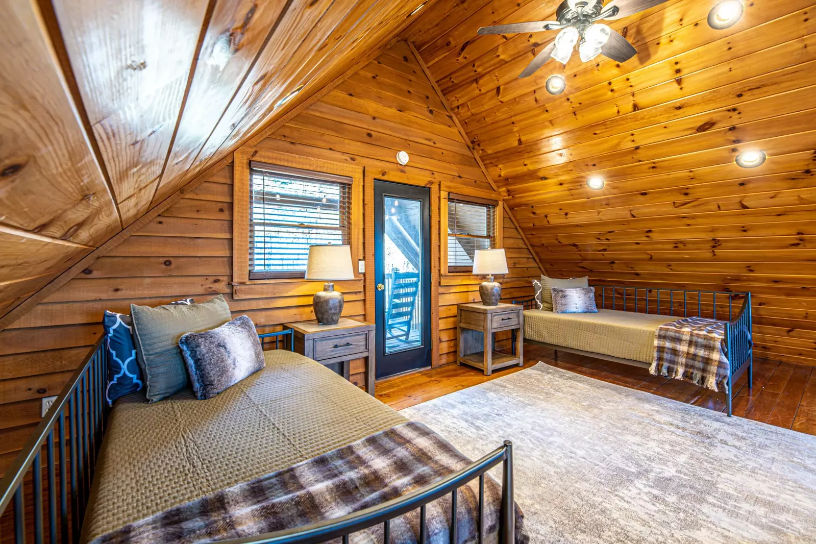 Loft with 2 daybeds