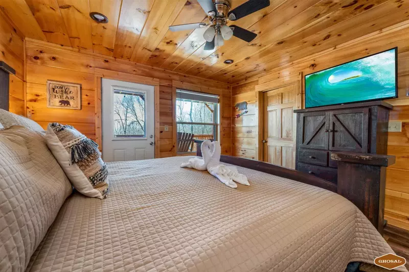 Serene Mountain Retreat by Ghosal Luxury Lodging
