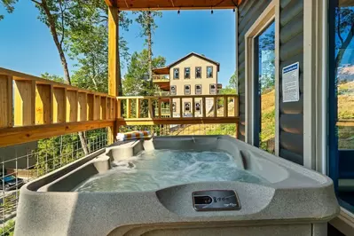 Tranquil Mountain Getaway By Ghosal Luxury Lodging