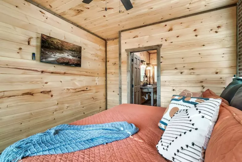 Tranquil Mountain Getaway By Ghosal Luxury Lodging