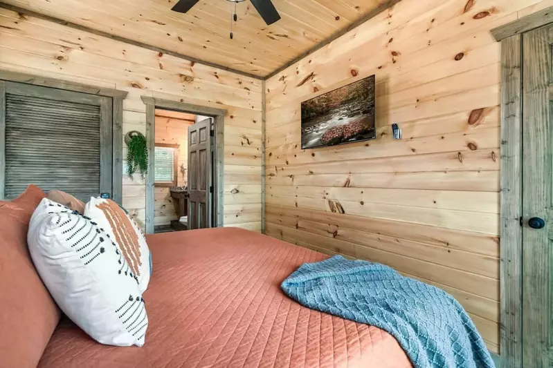Tranquil Mountain Getaway By Ghosal Luxury Lodging