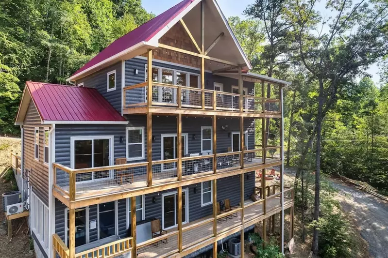 Tranquil Mountain Getaway By Ghosal Luxury Lodging