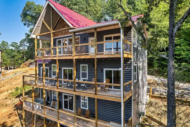 Tranquil Mountain Getaway By Ghosal Luxury Lodging