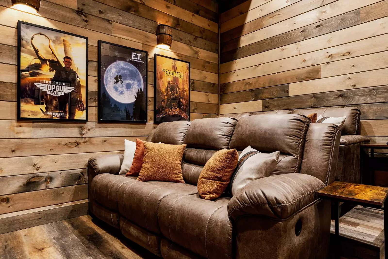 Super comfortable movie theater with stadium seating. Front row reclines.