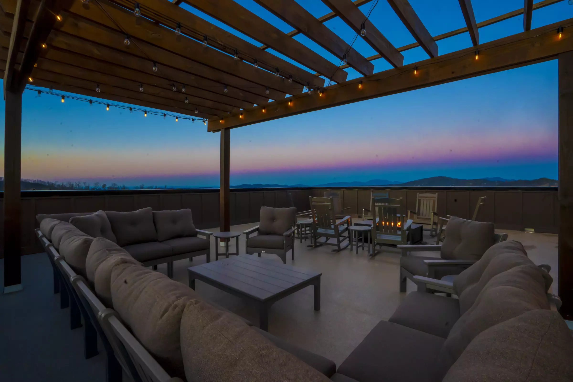 Curated visual reference: Rooftop Summit Lodge 12 Bedroom Cabin In Gatlinburg Photo Inspiration