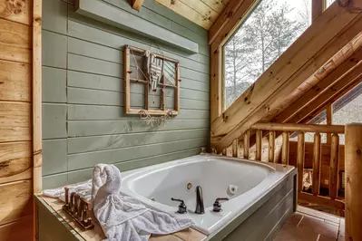 A Walk in the Clouds en suite jetted tub