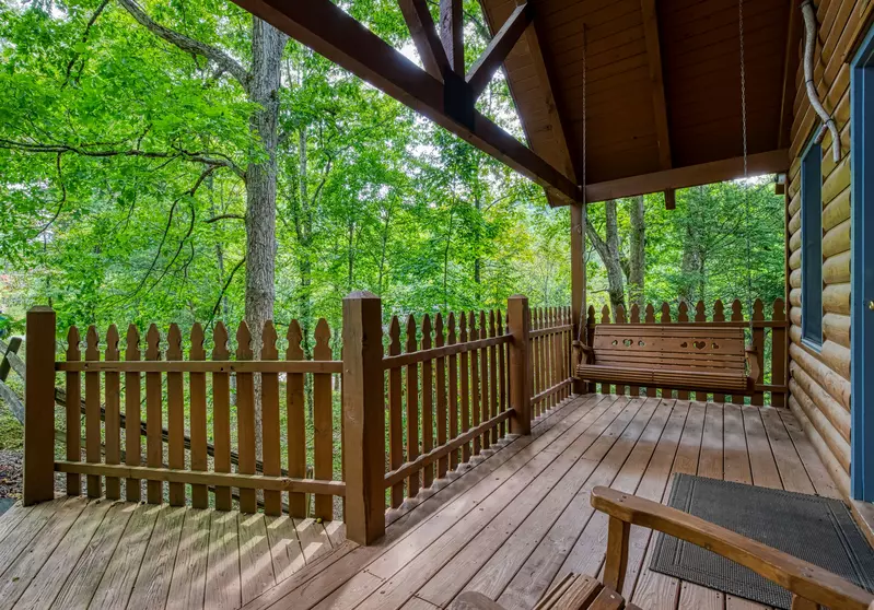 Allen Hideaway covered entry deck