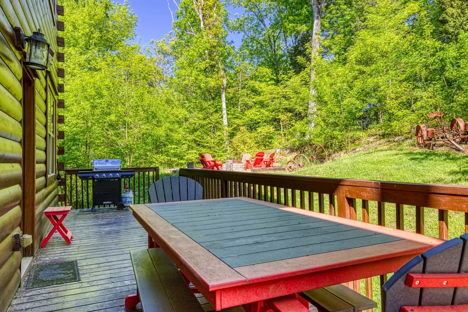 Antler Run back deck with picnic table