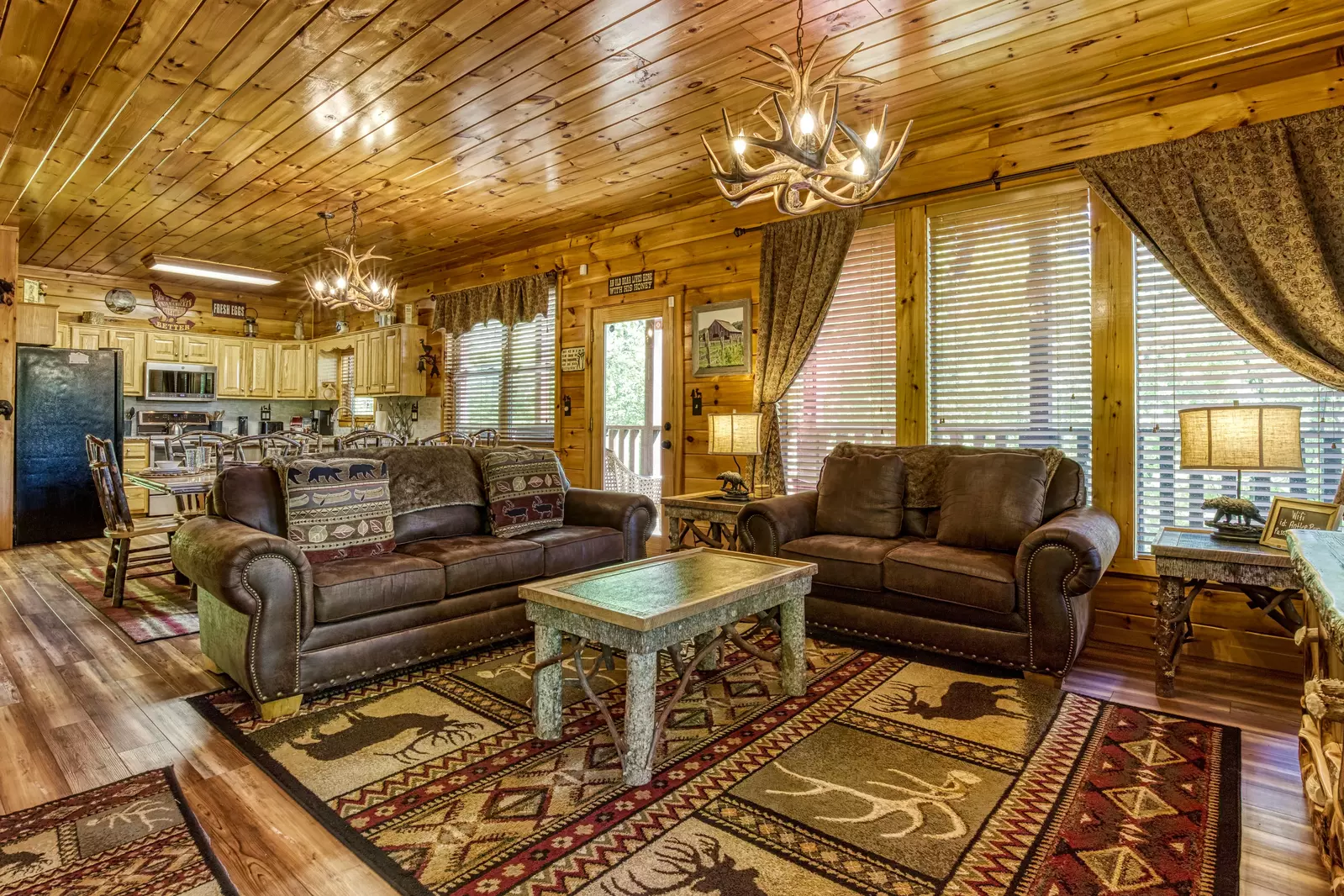 Antler Run living room and fully furnished kitchen