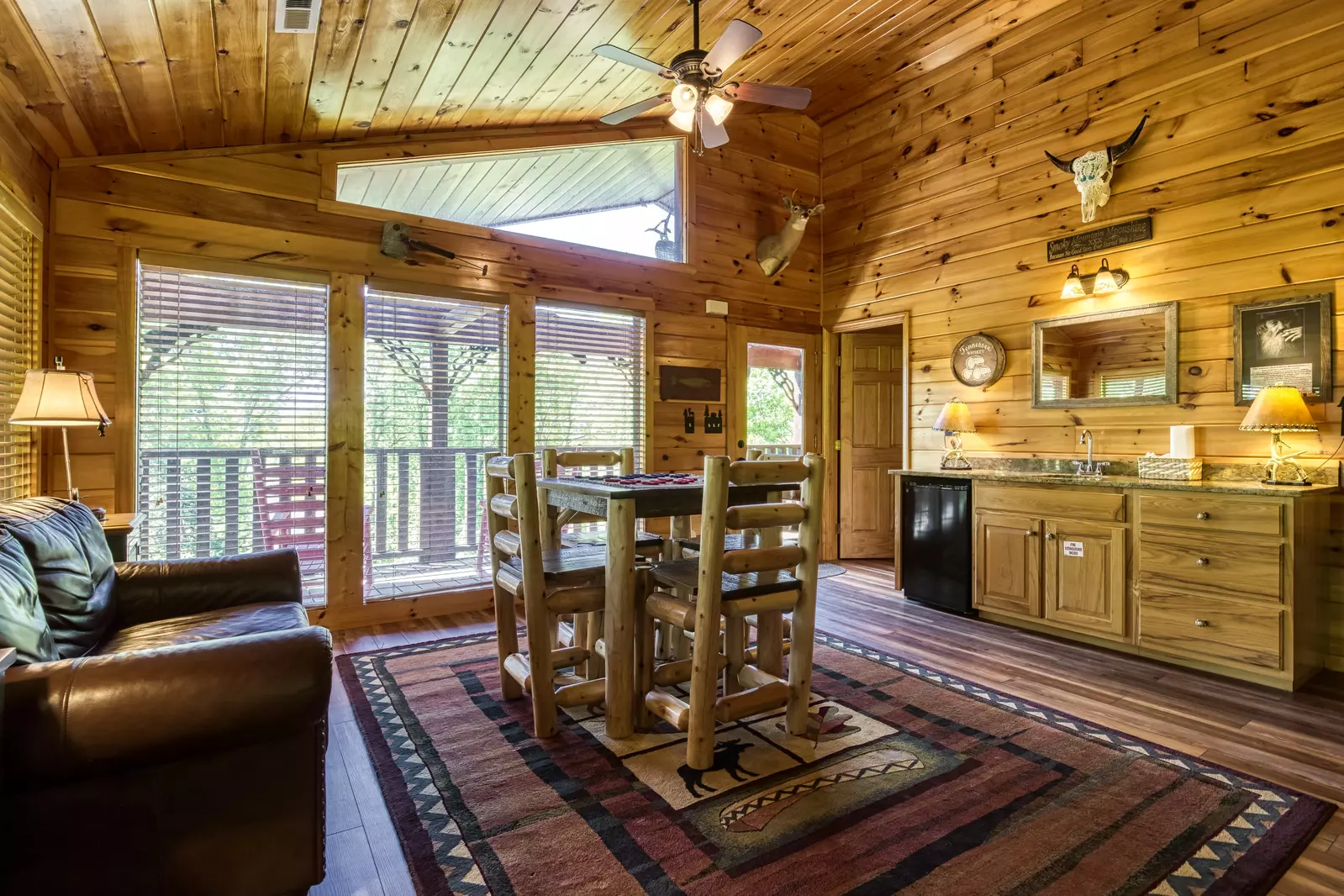 Antler Run third floor sitting area with kitchenette and high top table and chairs