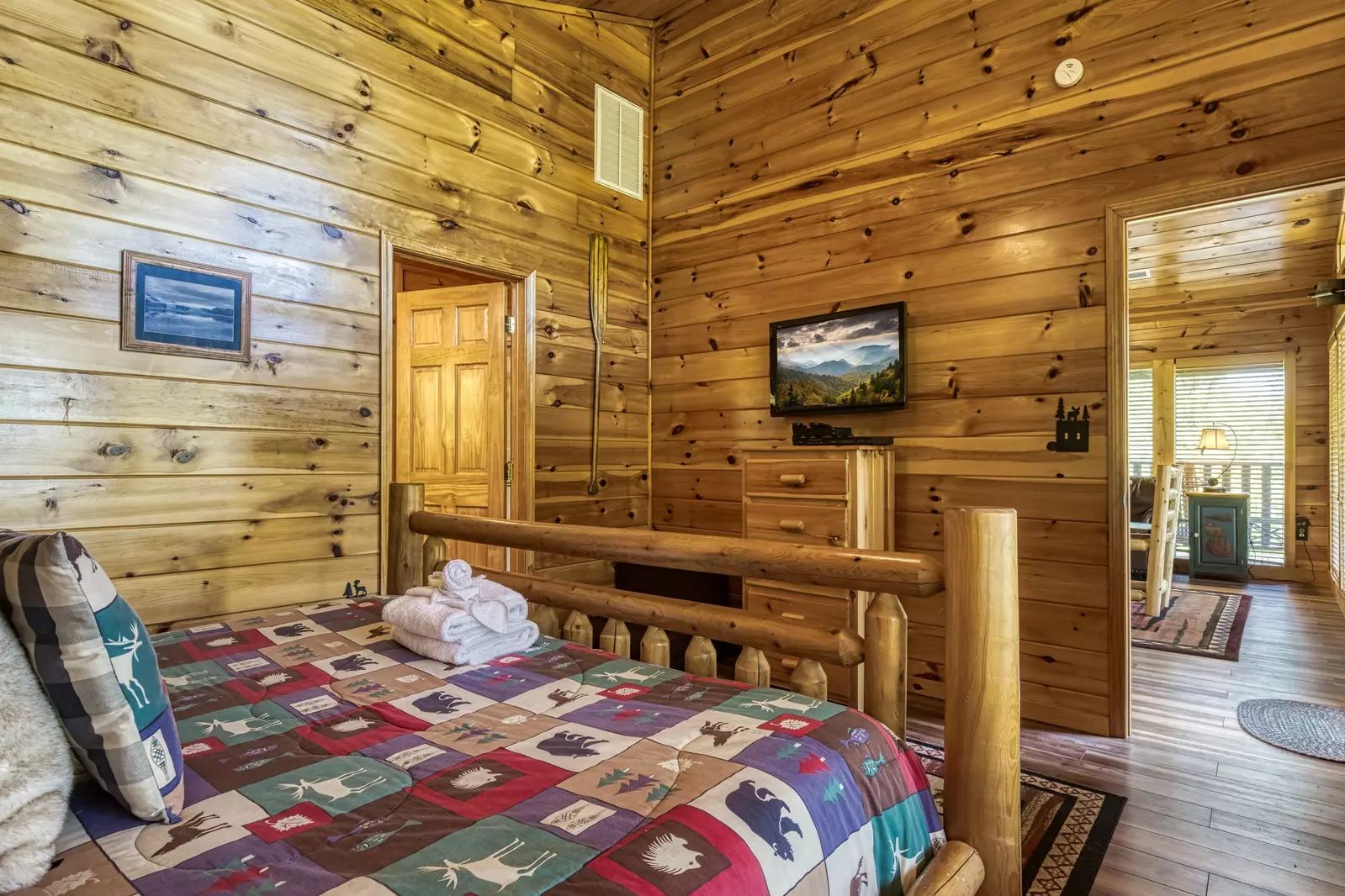 Antler Run third floor bedroom with king size bed and flat screen Tv