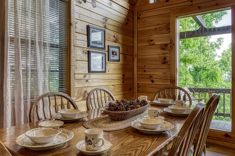 Awesome View dining table