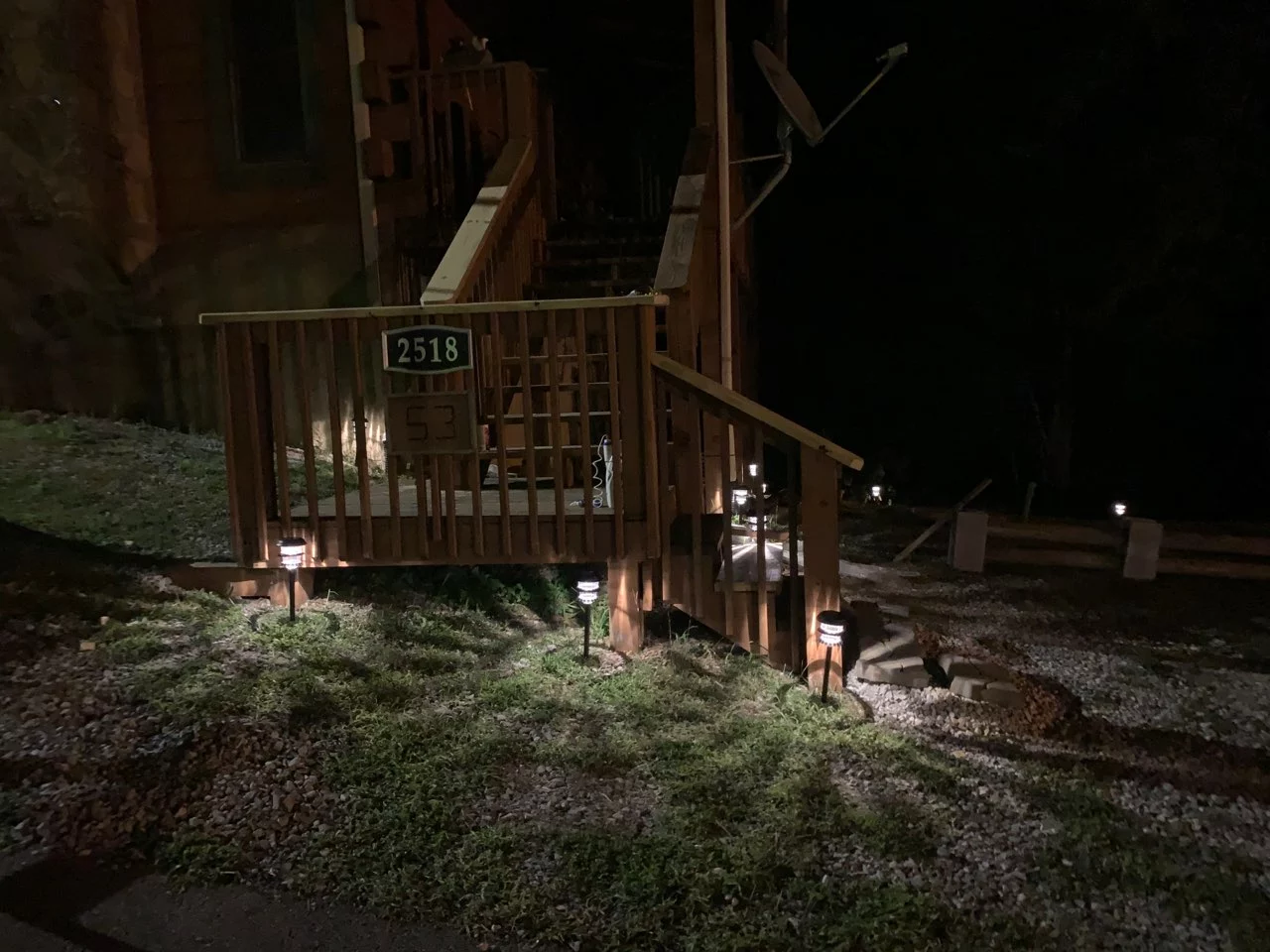 Baby Bear Cabin - Entrance and light display at night
