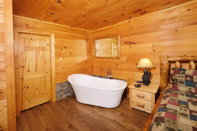 Bearadise Mountain Lodge spa soaking tub