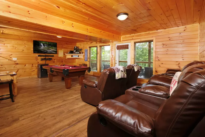 Bearadise Mountain Lodge theater room