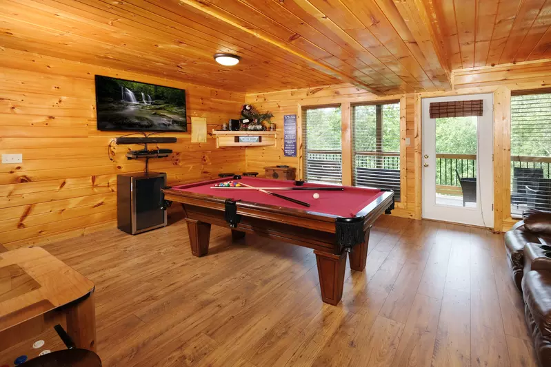 Bearadise Mountain Lodge theater room with pool table