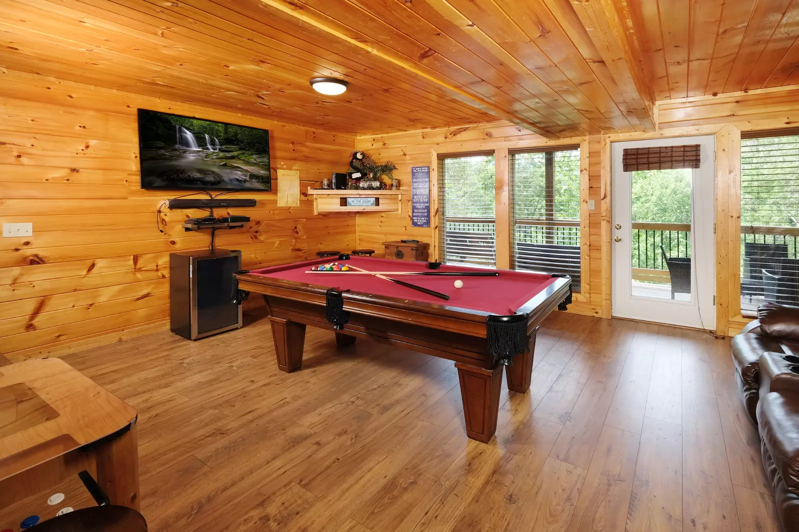 Bearadise Mountain Lodge theater room with pool table