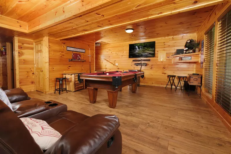 Bearadise Mountain Lodge theater room with pool table
