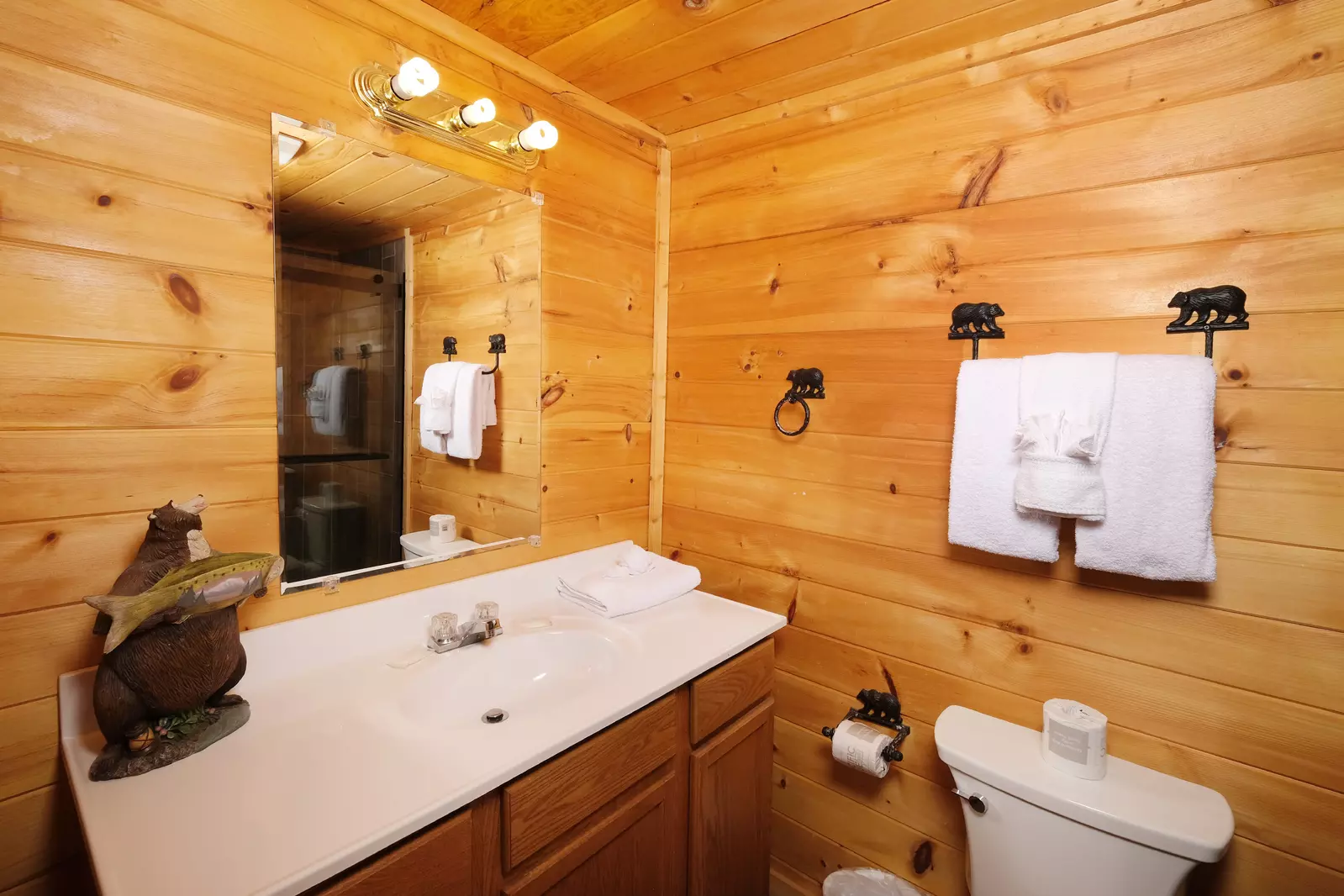 Bearadise Mountain Lodge bathroom