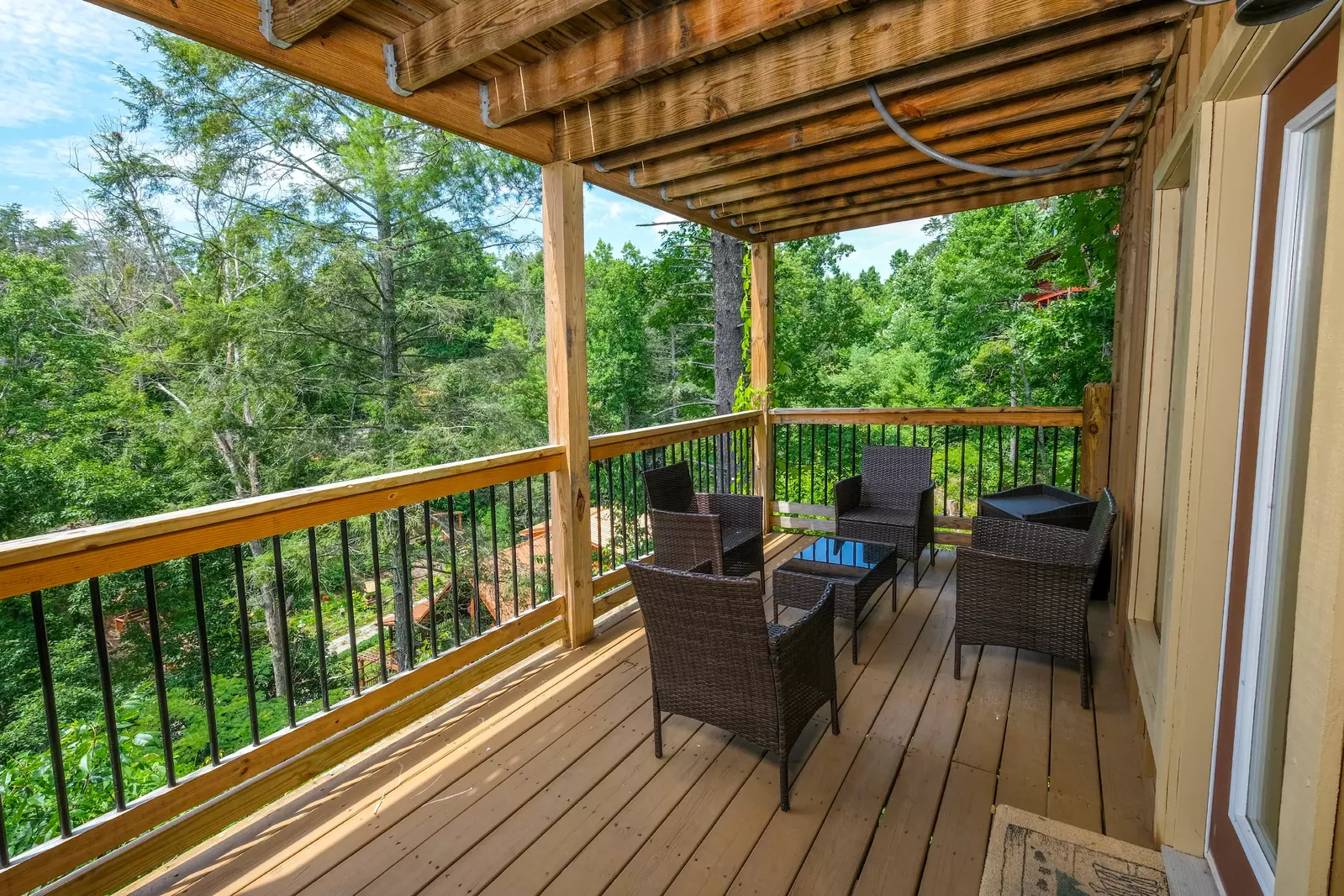 Bearadise Mountain Lodge covered back deck