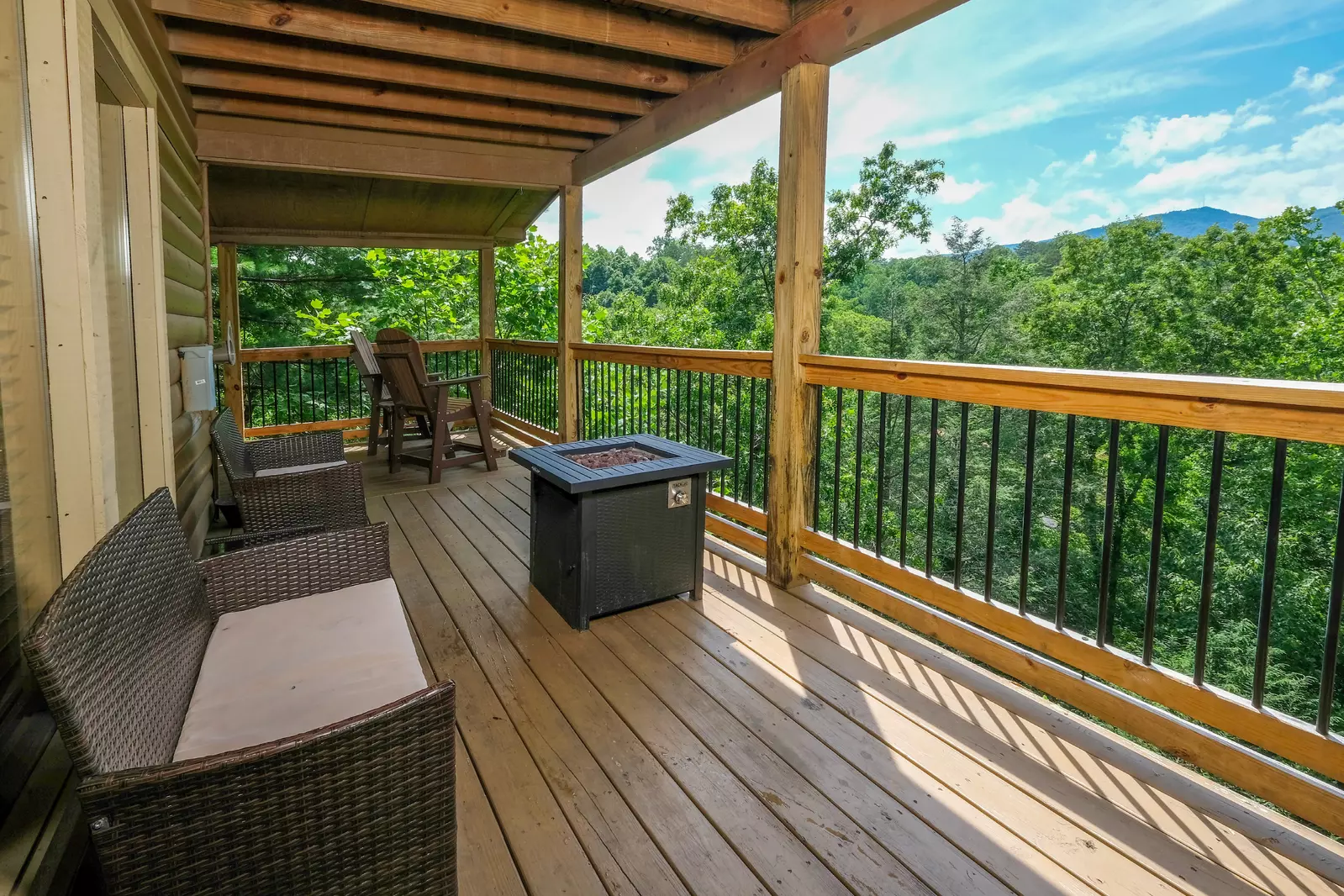 Bearadise Mountain Lodge back deck with fire pit