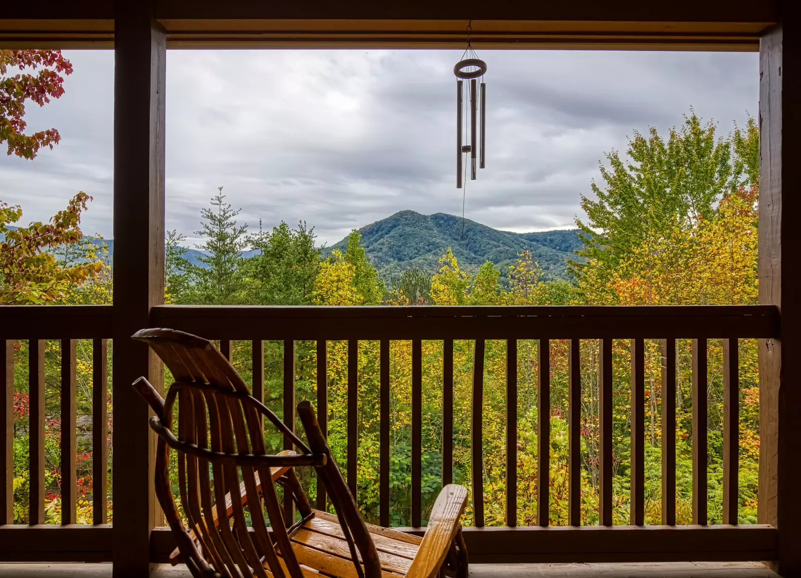 Bearfootin deck with mountain view