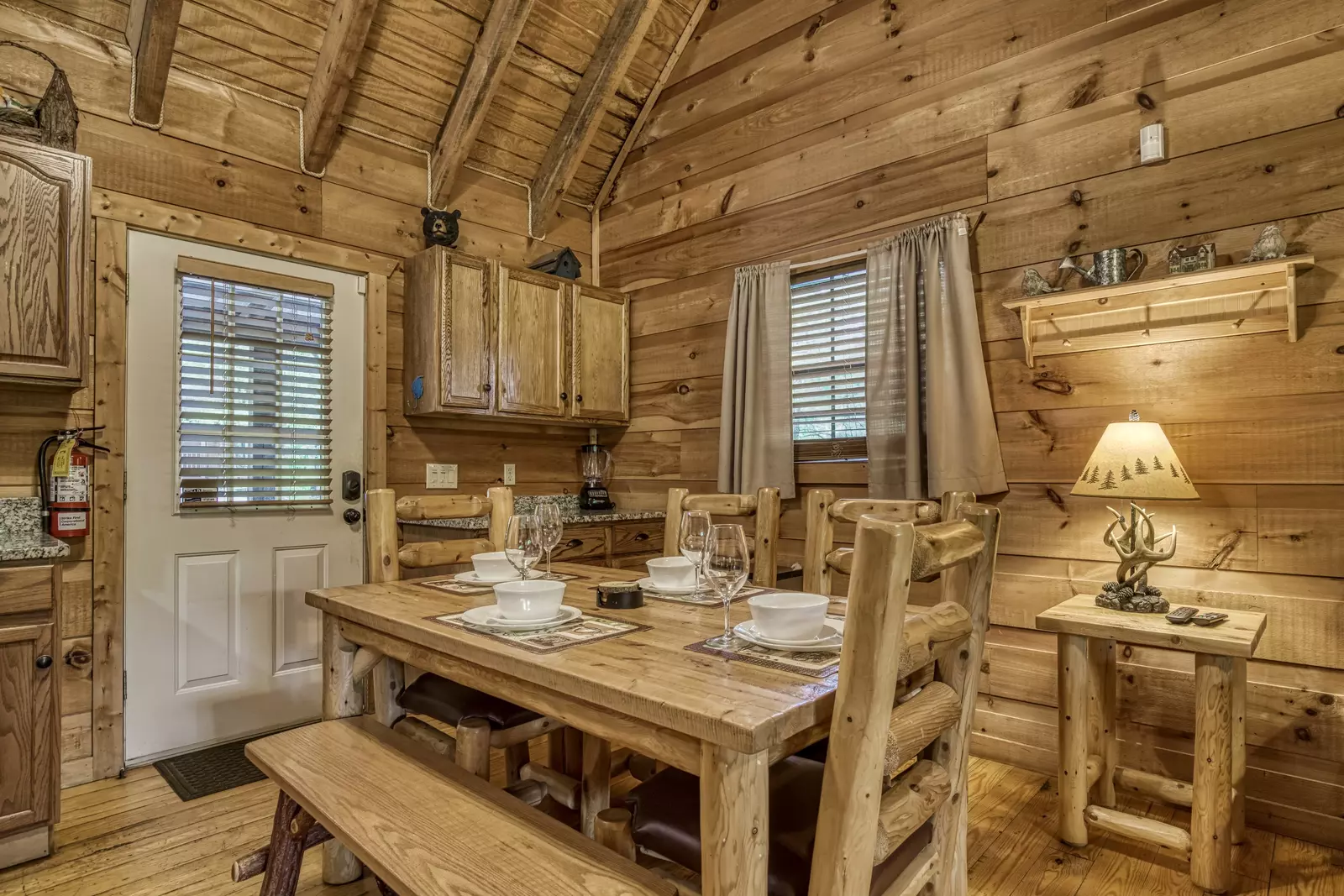 Beary Beary Special - Dining table