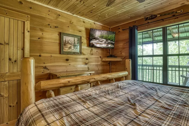 Beary Beary Special - Main level bedroom with 40-inch TV