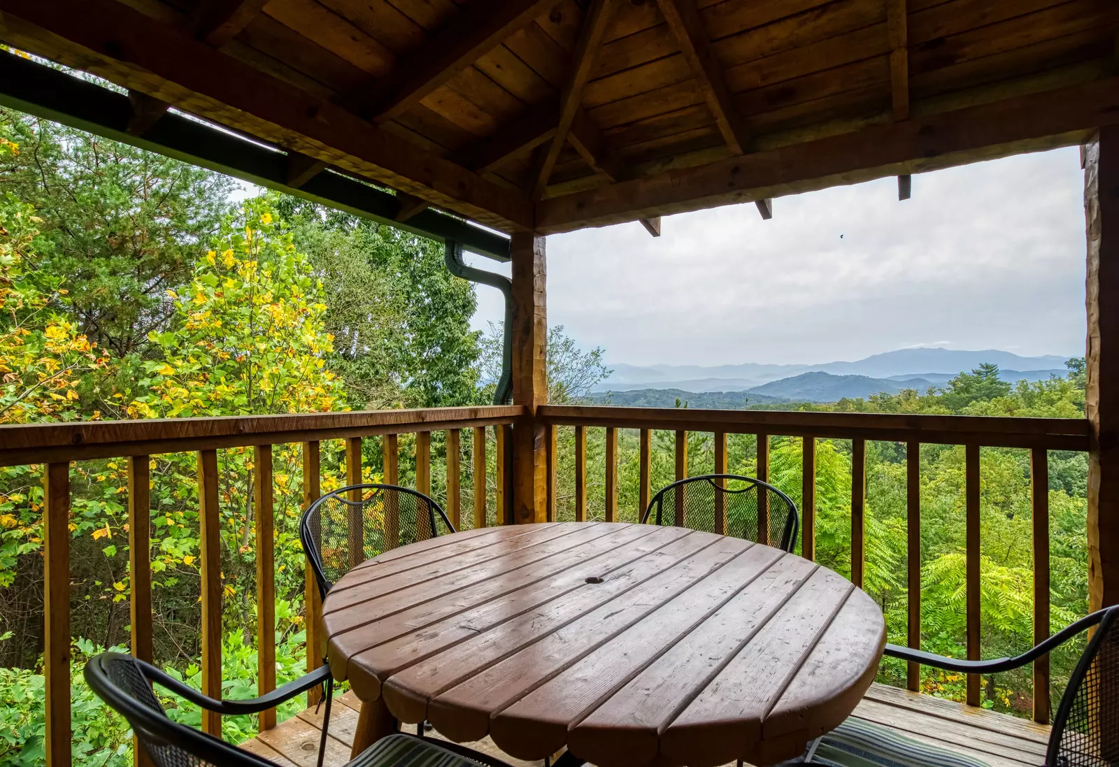 Buck Naked wrap around deck with table and chairs