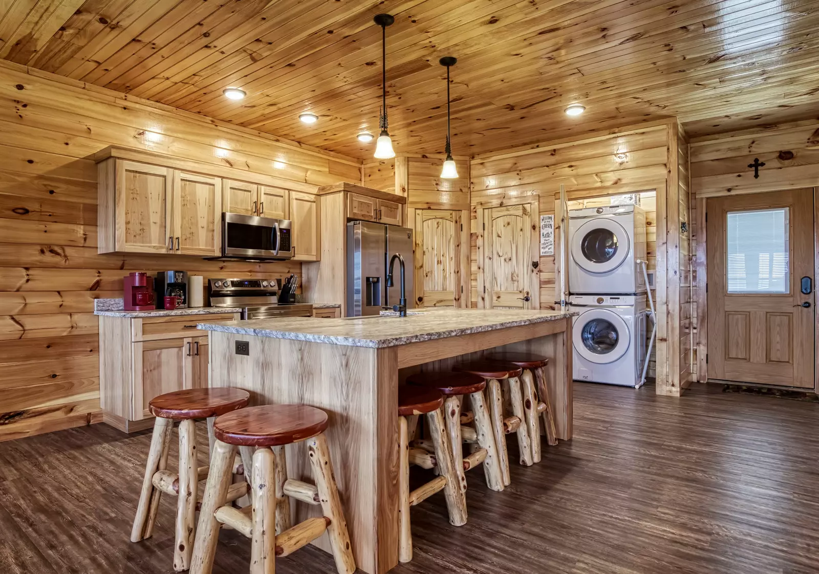 Chasing Views kitchen and washer and dryer