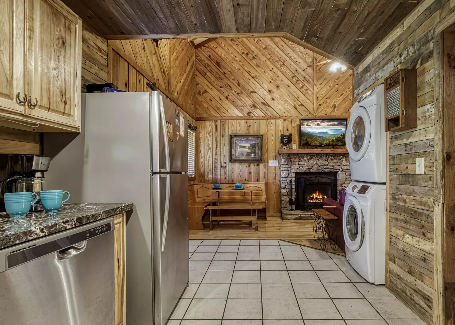 Country Charm fully furnished kitchen and dining area