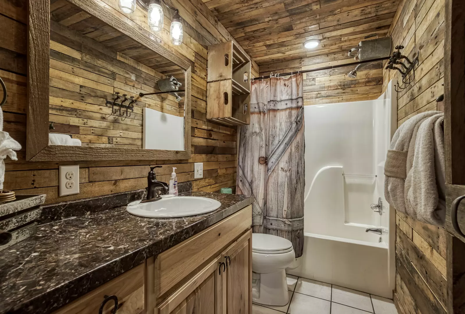 Country Charm main level bathroom with tub/shower combo