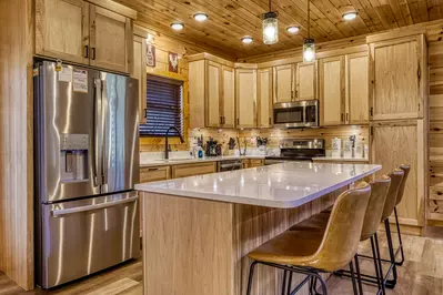 Cozy Cub Cabin fully furnished kitchen and kitchen island