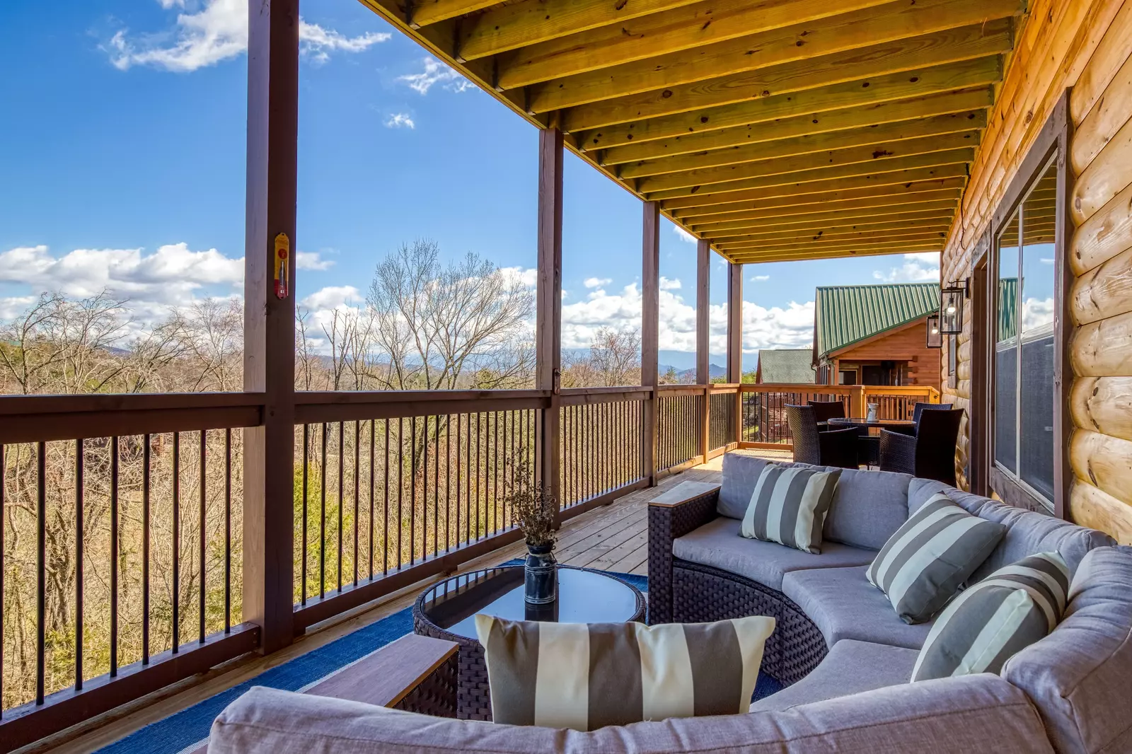 Cozy Cub Cabin main level deck with outdoor sectional sofa