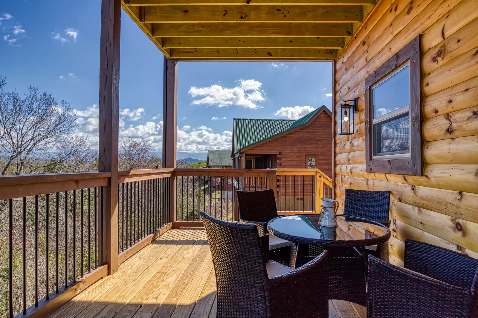 Cozy Cub Cabin main level back deck with table and chairs