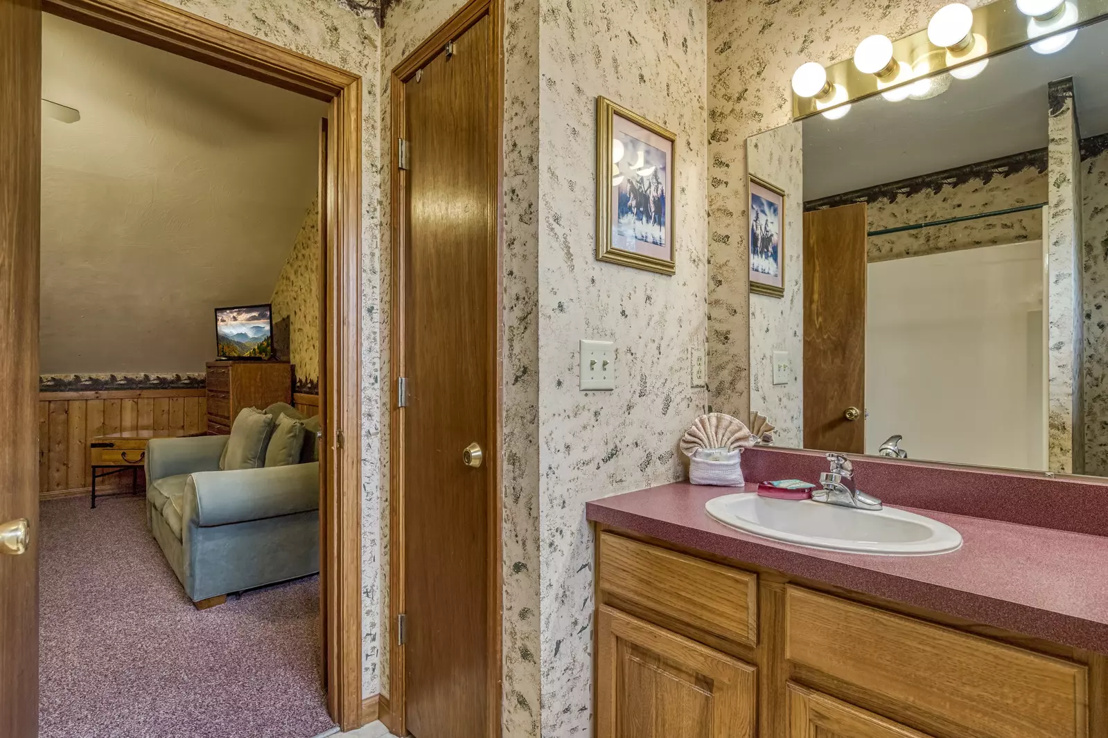 Dances With Wolves upper level bathroom