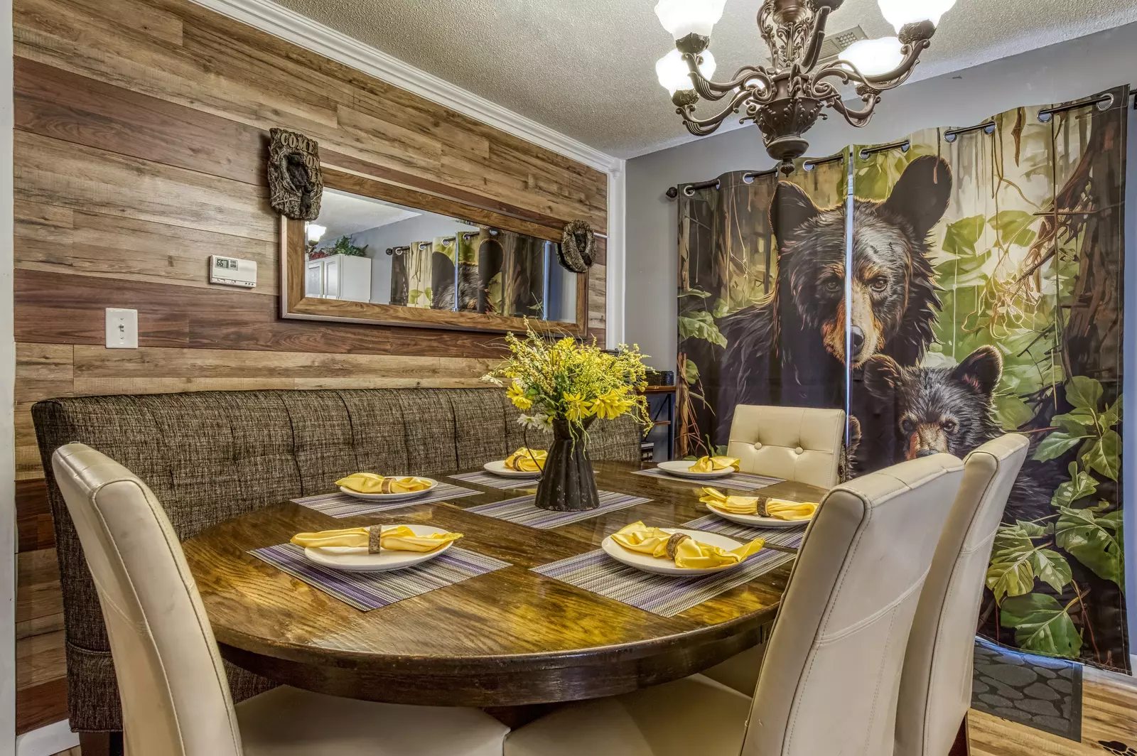 Four Bearoom Cottage dining table